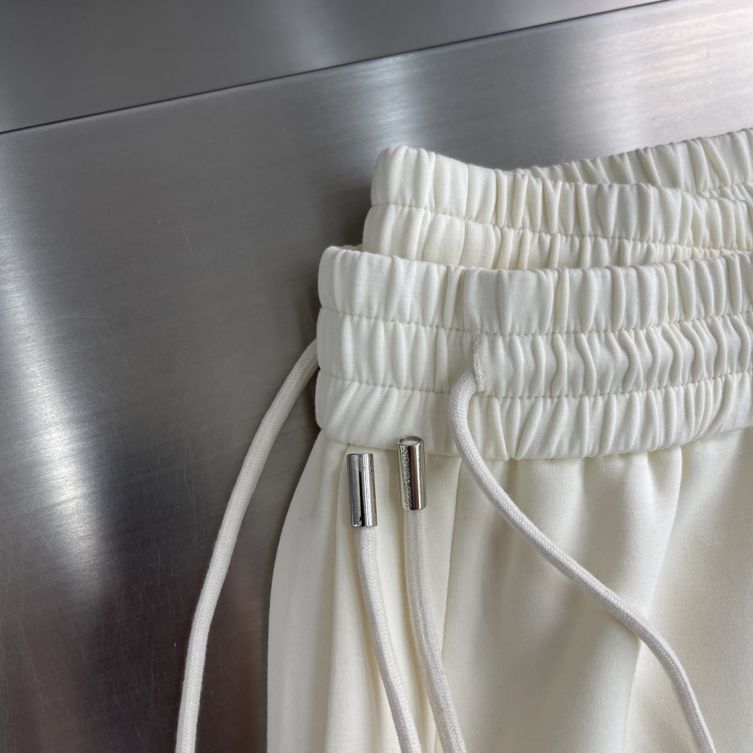 -驴牌 2026ss春夏时尚/休闲裤美学的焕新诠释,演绎浓郁的格调型时尚风范,细节感和设计感强悍.经典品