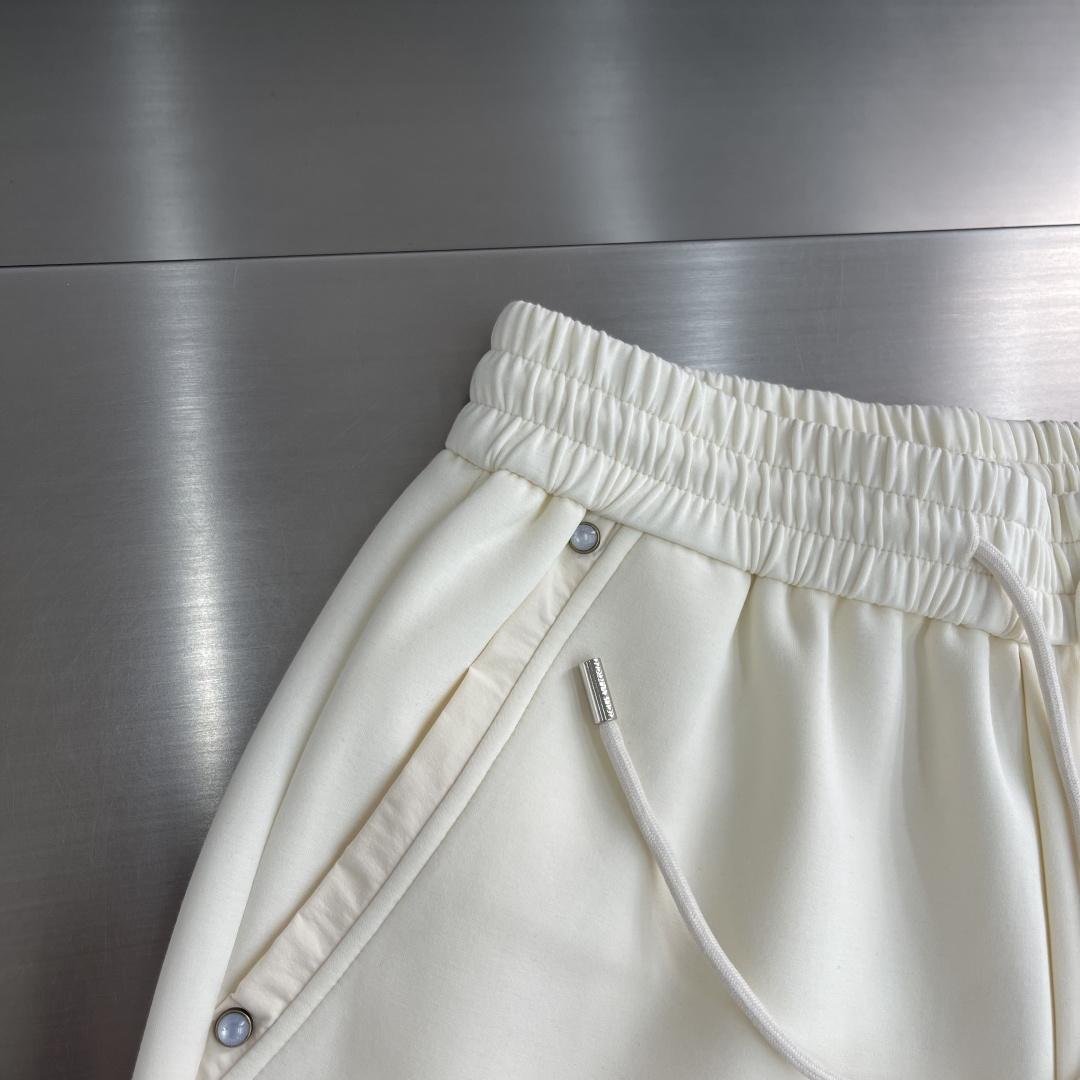 -驴牌 2026ss春夏时尚/休闲裤美学的焕新诠释,演绎浓郁的格调型时尚风范,细节感和设计感强悍.经典品