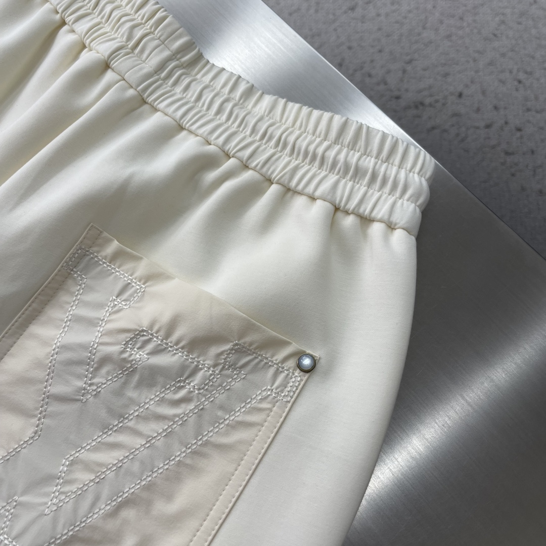 -驴牌 2026ss春夏时尚/休闲裤美学的焕新诠释,演绎浓郁的格调型时尚风范,细节感和设计感强悍.经典品