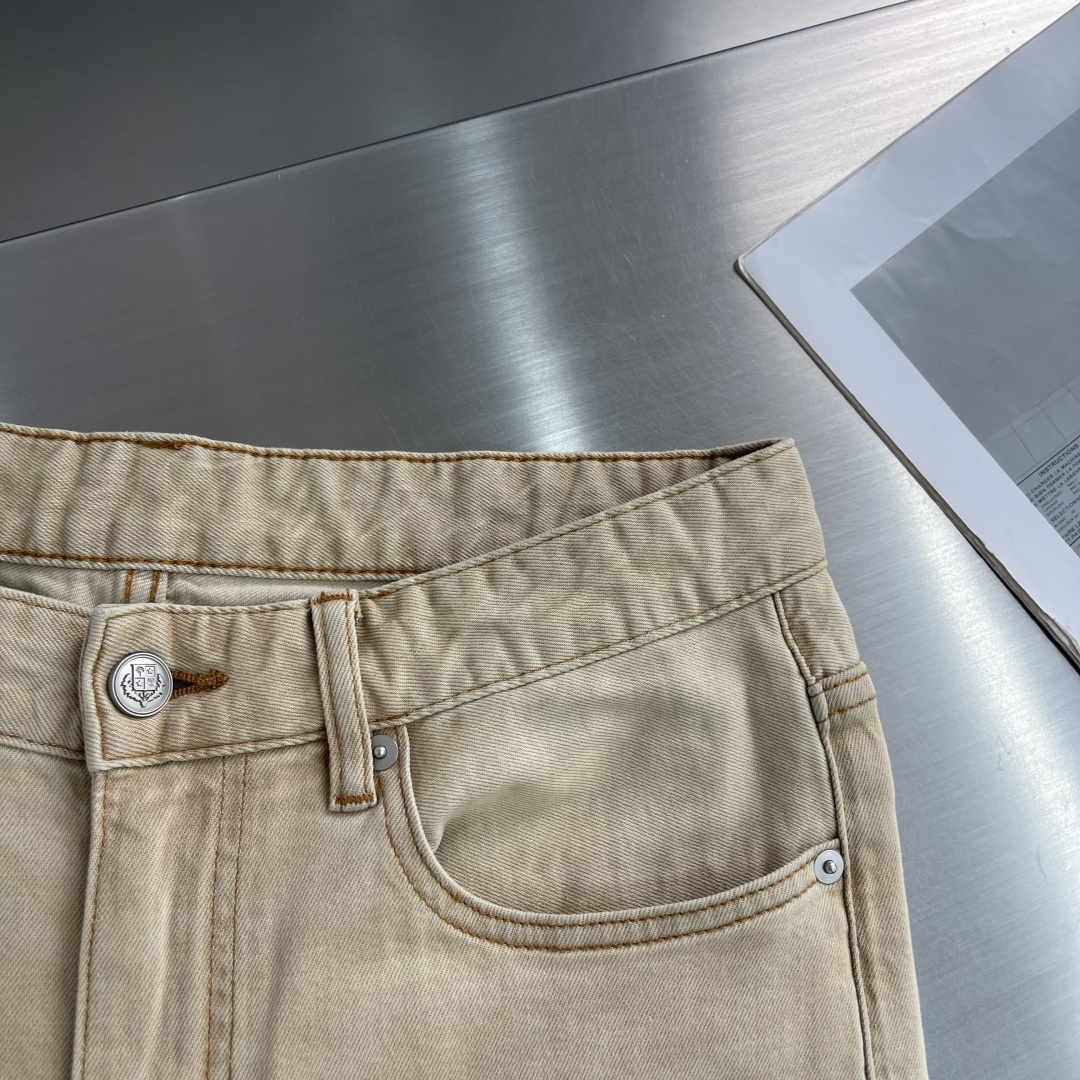 -Loro Piana 男士牛仔裤采用复古水洗工艺，深蓝做旧色调超有质感，后袋十字刺绣超有辨识度✨。高品