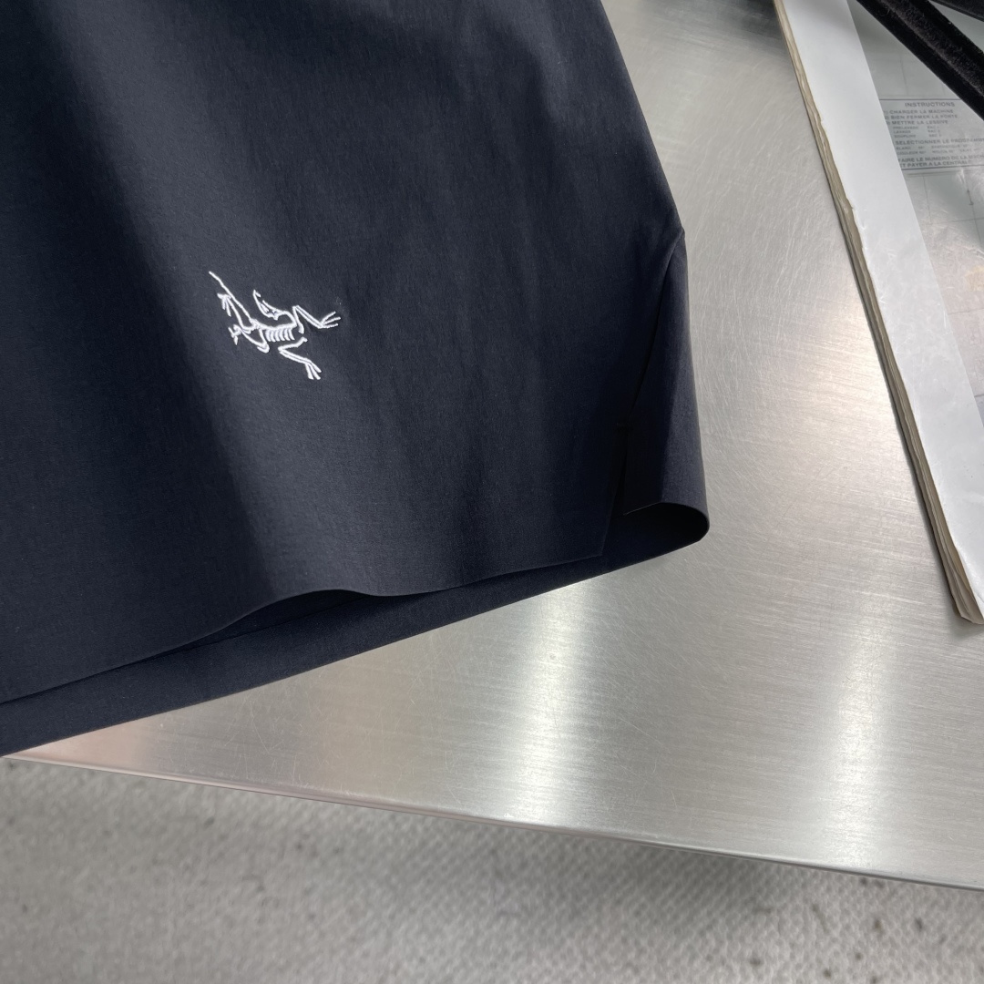 -🐦 鸟家 速干短裤刺绣LOGO，速干轻薄面料，宽松版型设计，两侧口袋拉链！！尺码：M-3XL