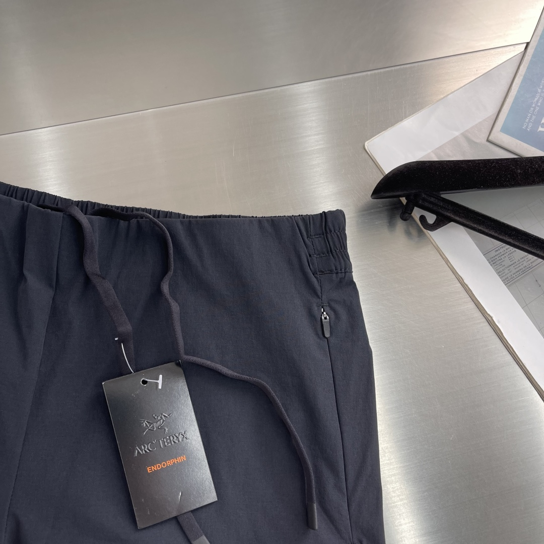 -🐦 鸟家 速干短裤刺绣LOGO，速干轻薄面料，宽松版型设计，两侧口袋拉链！！尺码：M-3XL