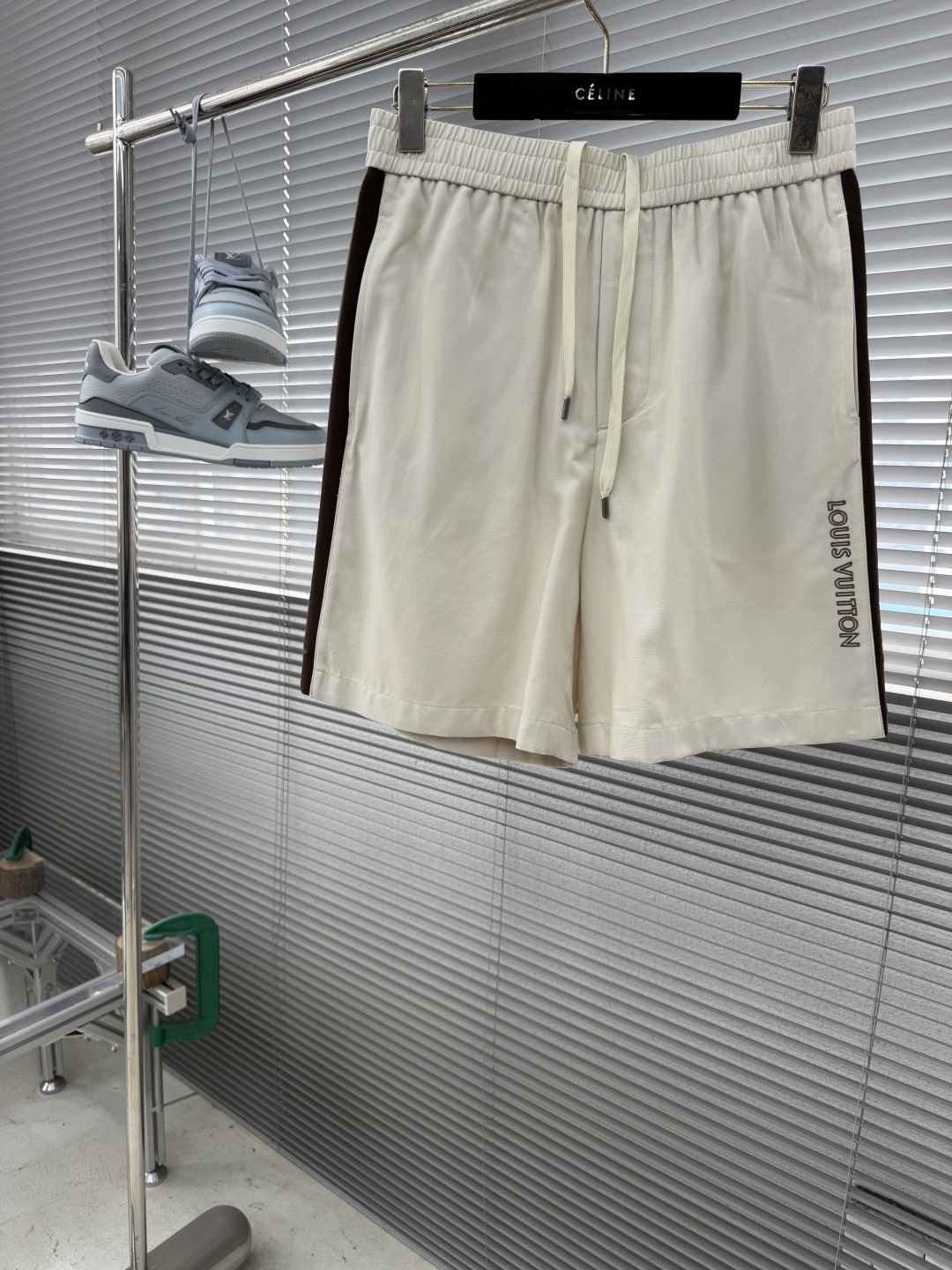 NO:935524,Shorts - Donkey brand 26ss new spring and summer series drawstring letter embroidered shorts, men's style, high version. Size S. M. L.19860909短裤 -驴牌26ss新款春夏系列 抽绳字母刺绣短裤,男款,高版本. 码数S. M. L. XL 裤长4848.5 49 49.5 腰围74788286 臂围 104 108 112 116,,louis vuitton,shorts,,Men's clothing