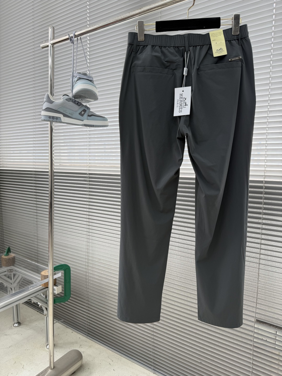 -Herme    春夏薄款 男士休闲裤黑.灰.蓝，经典三色，低调显贵甄选高弹速干面料，上身垂顺无束缚后