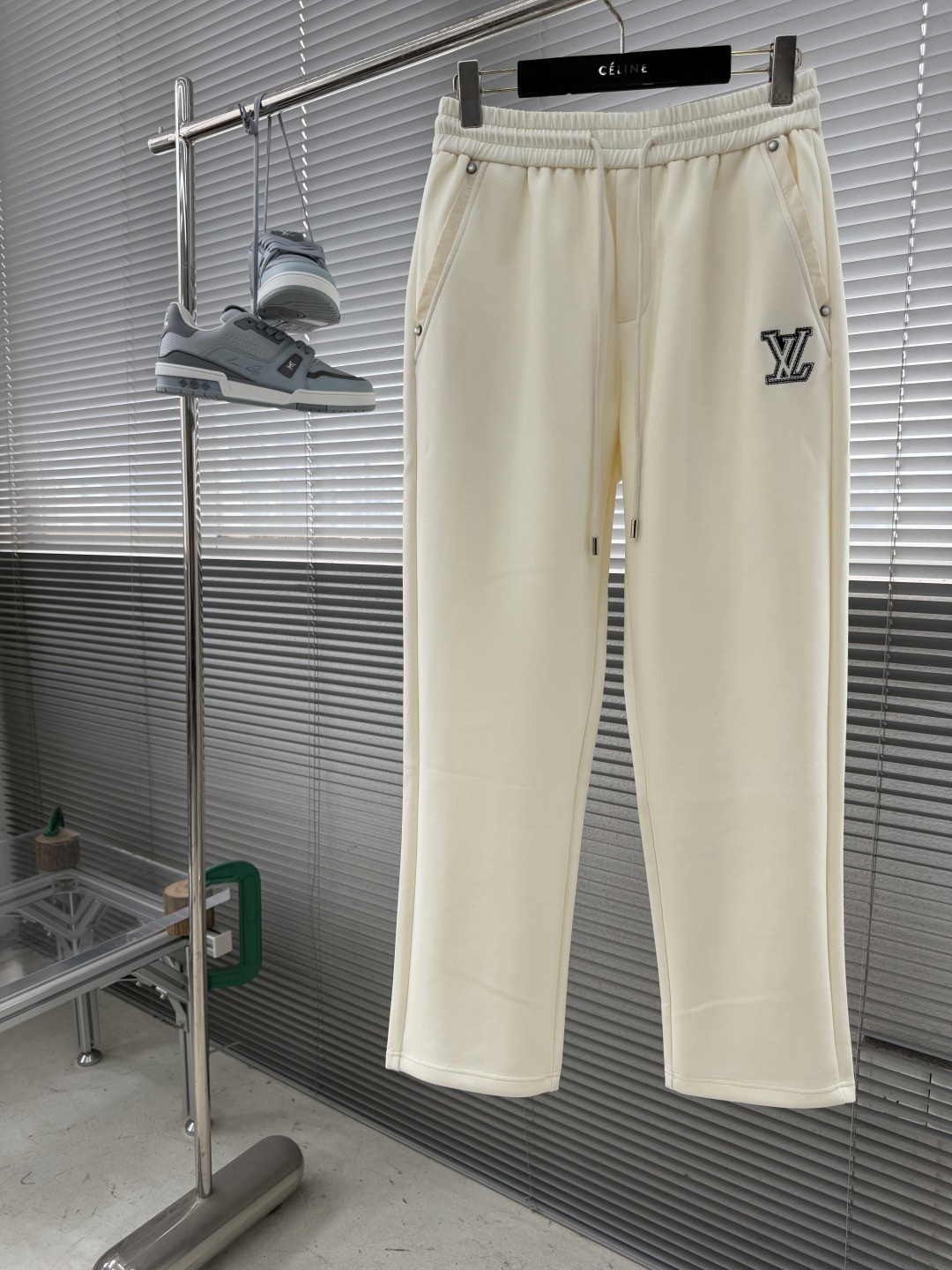 -驴牌 2026ss春夏时尚/休闲裤美学的焕新诠释,演绎浓郁的格调型时尚风范,细节感和设计感强悍.经典品