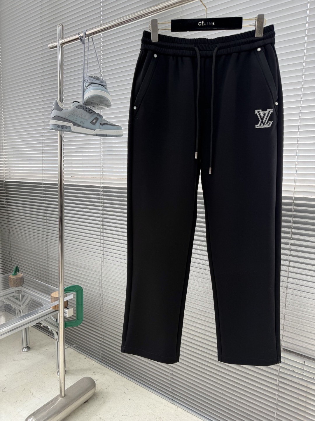 -驴牌 2026ss春夏时尚/休闲裤美学的焕新诠释,演绎浓郁的格调型时尚风范,细节感和设计感强悍.经典品