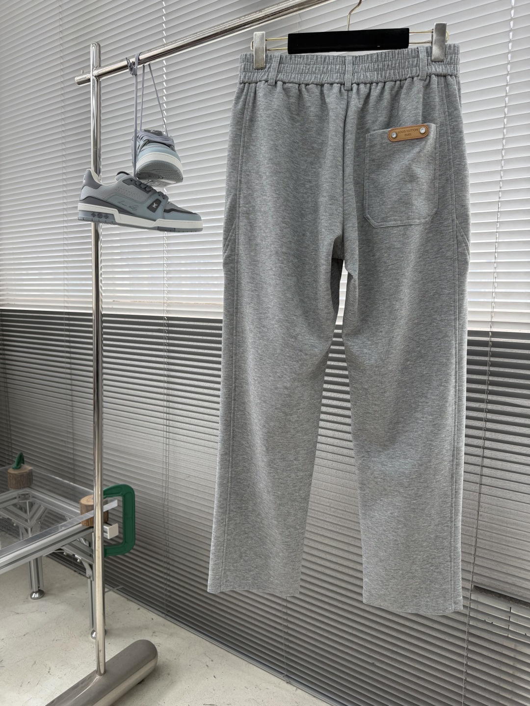 -驴牌 2026 春夏时尚/休闲裤美学的焕新诠释,演绎浓郁的格调型时尚风范,细节感和设计感强悍.经典品牌