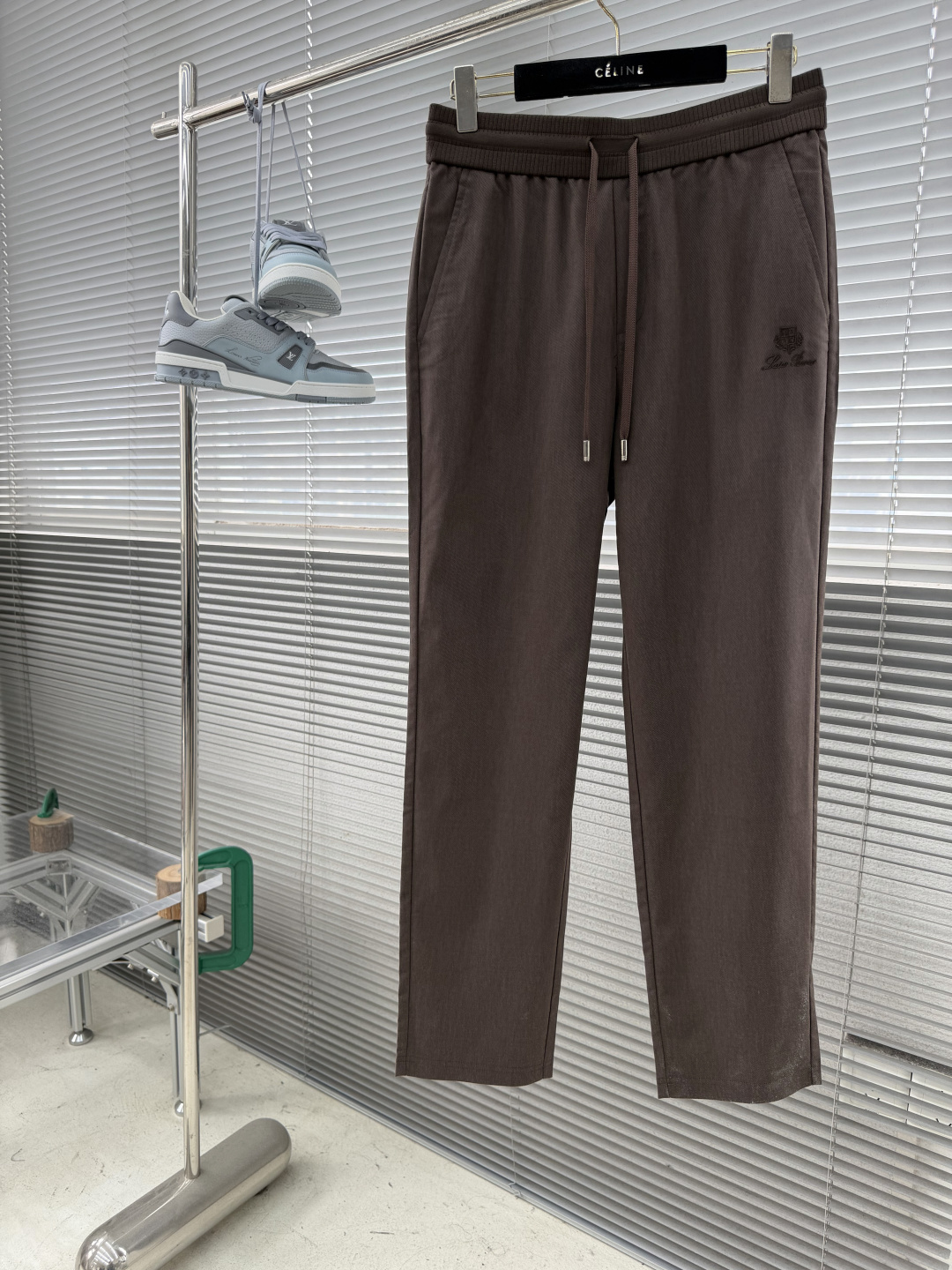 -Loro Piana 春夏季麻纹休闲裤长裤凝聚精裁工艺，以卓越非凡的版型和华贵创新的材质讲述传承与创新