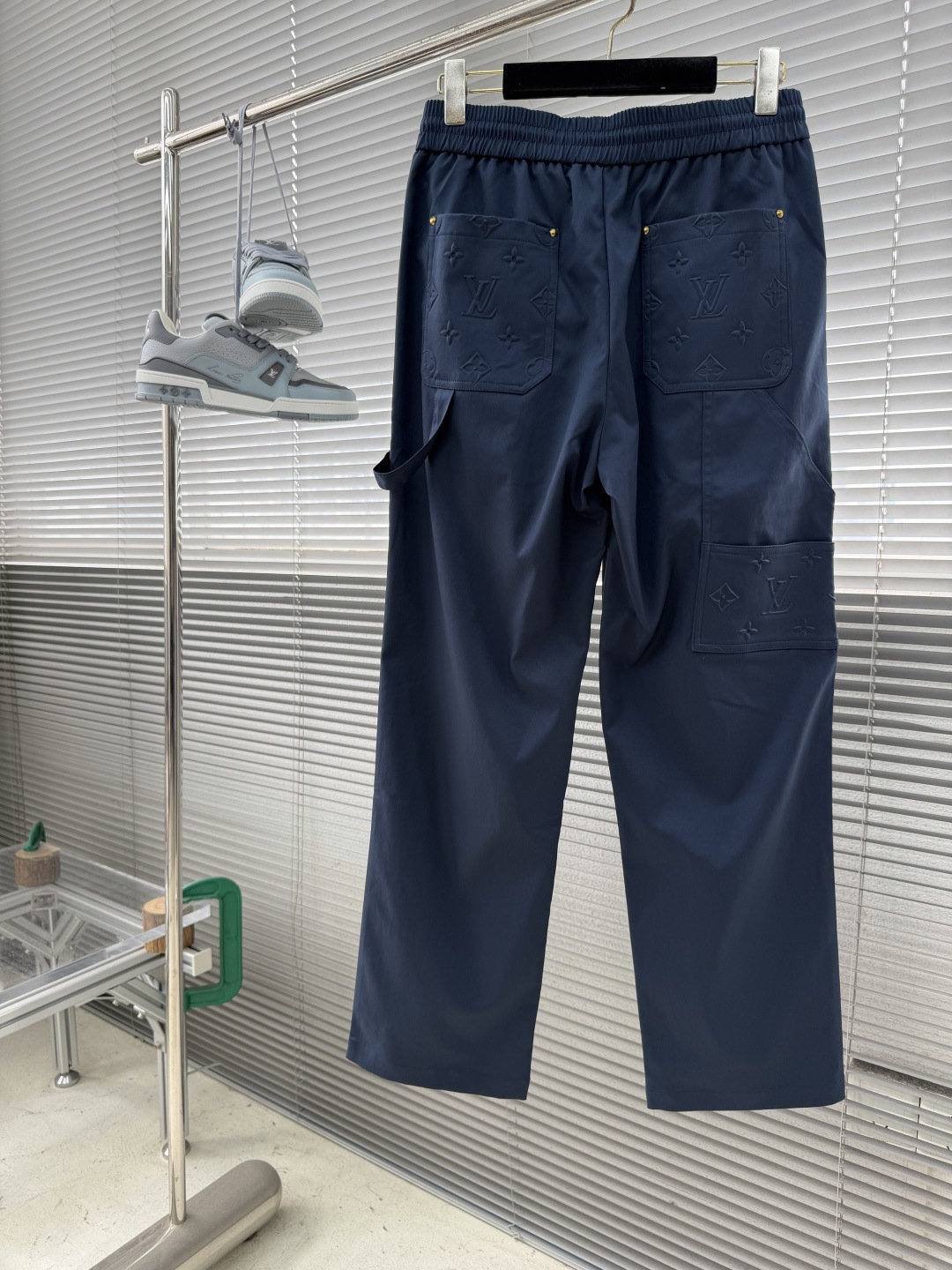 -驴牌 2026ss春夏时尚/休闲裤美学的焕新诠释,演绎浓郁的格调型时尚风范,细节感和设计感强悍.经典品