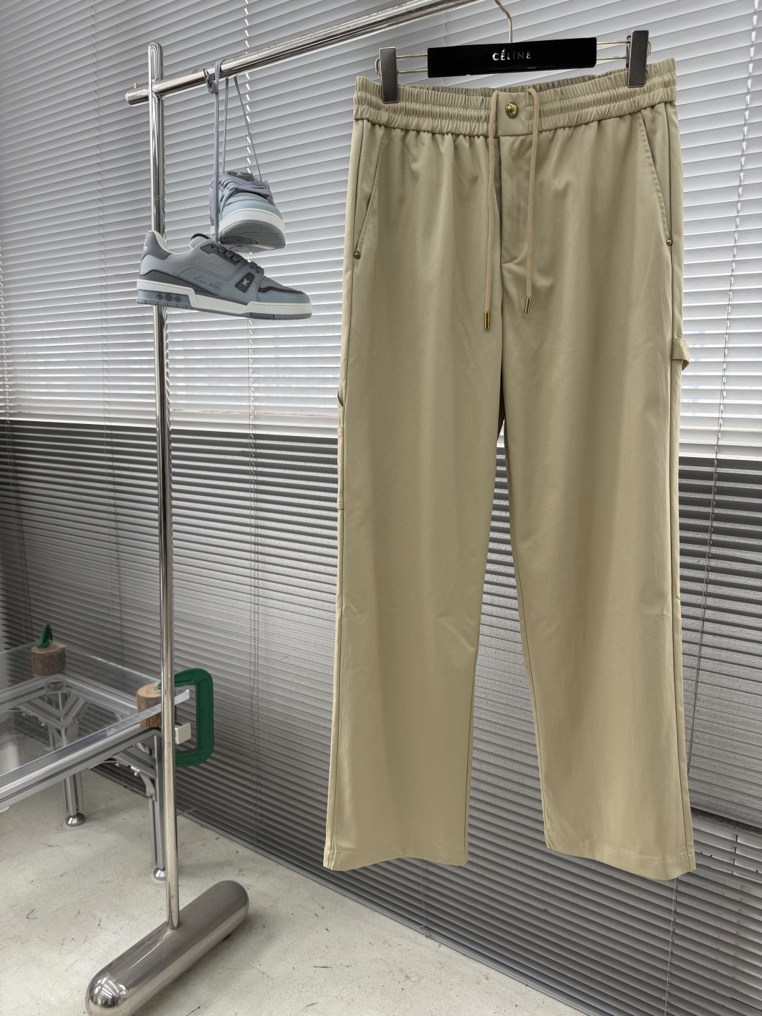 -驴牌 2026ss春夏时尚/休闲裤美学的焕新诠释,演绎浓郁的格调型时尚风范,细节感和设计感强悍.经典品