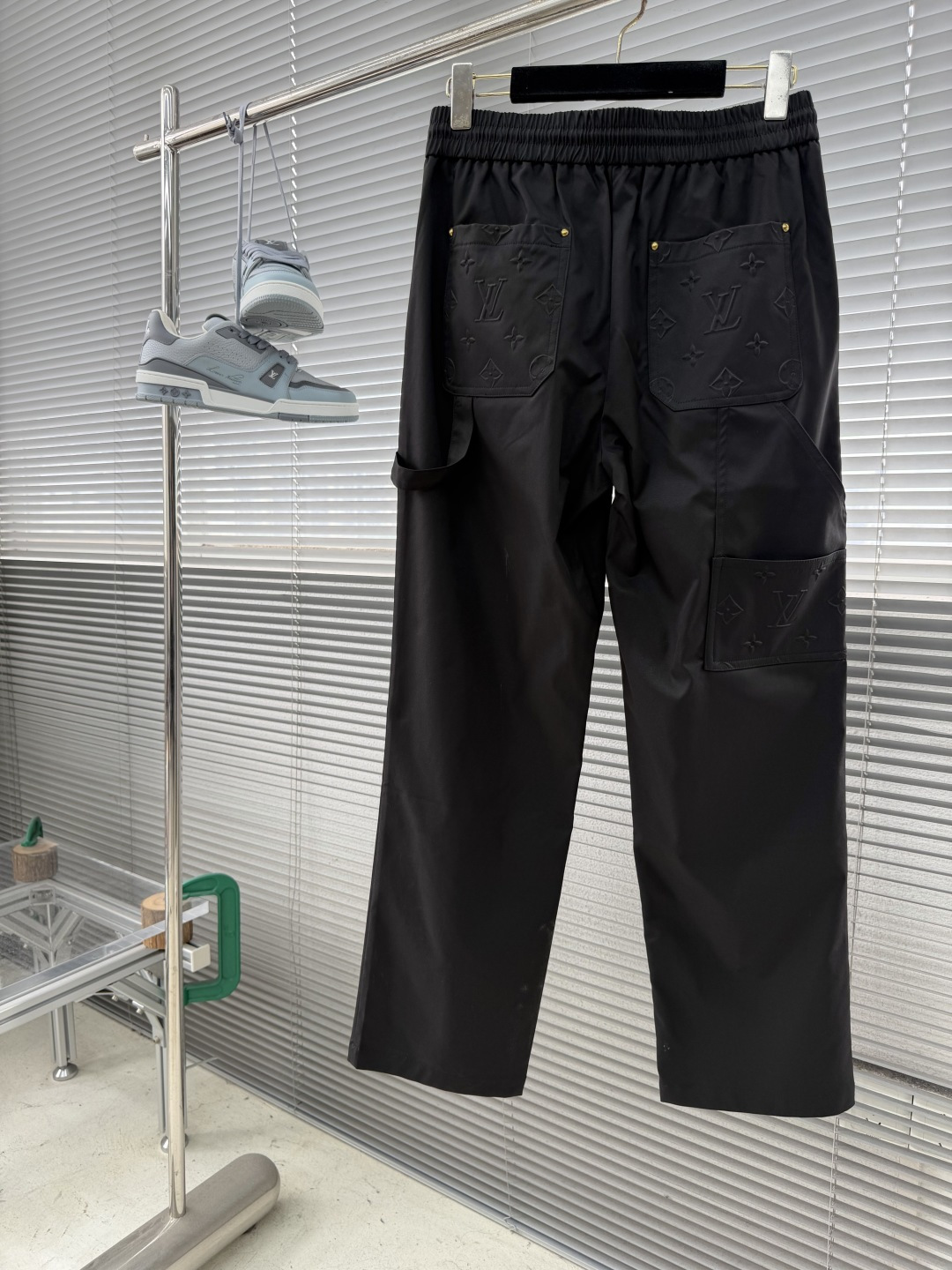 -驴牌 2026ss春夏时尚/休闲裤美学的焕新诠释,演绎浓郁的格调型时尚风范,细节感和设计感强悍.经典品