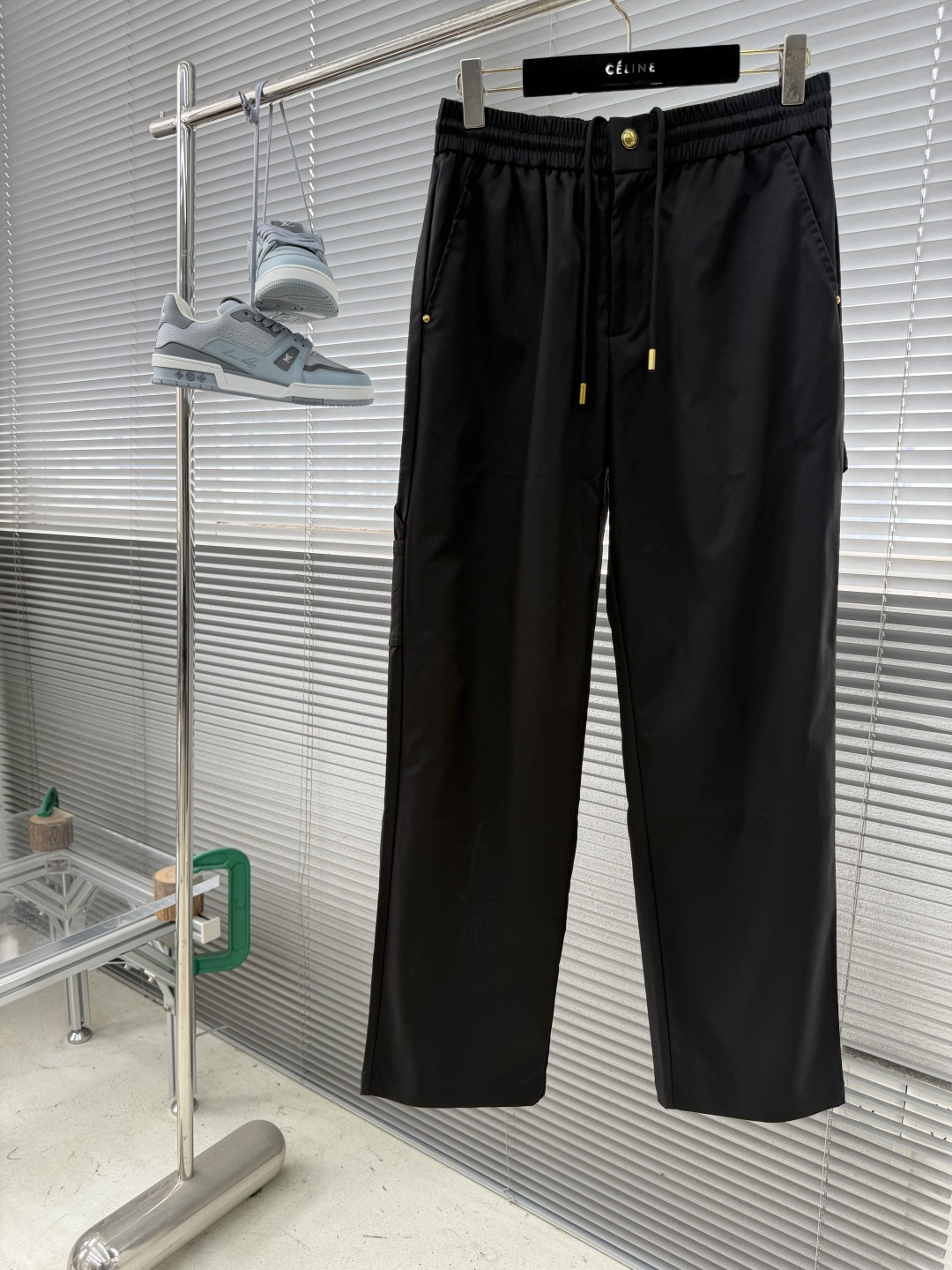 -驴牌 2026ss春夏时尚/休闲裤美学的焕新诠释,演绎浓郁的格调型时尚风范,细节感和设计感强悍.经典品