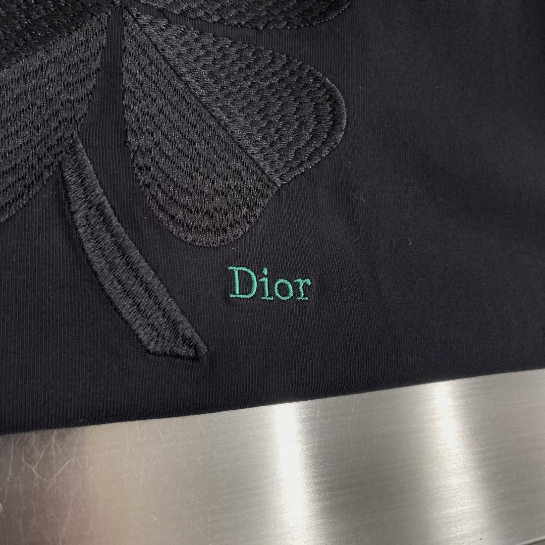 -Dio     2026春夏新款首发专柜最新款短袖圆领T恤 高端订制 设计前卫时尚！品牌logo重工艺