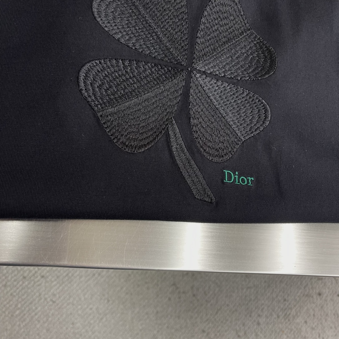 -Dio     2026春夏新款首发专柜最新款短袖圆领T恤 高端订制 设计前卫时尚！品牌logo重工艺