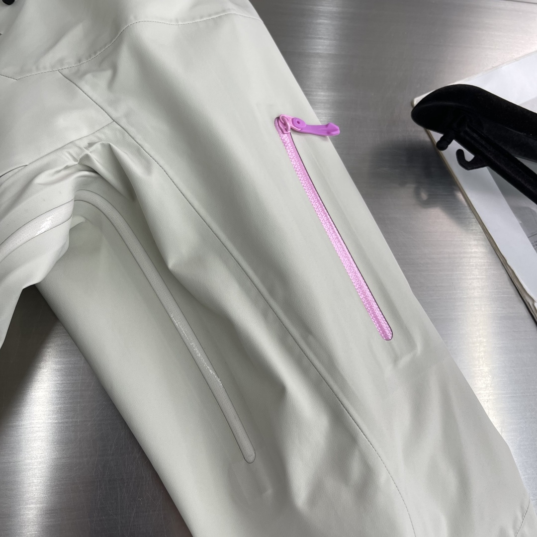 -🐦 鸟家 ALoro PianaHA SV JACKET 流木白/樱花粉拉链码数：S M L XL