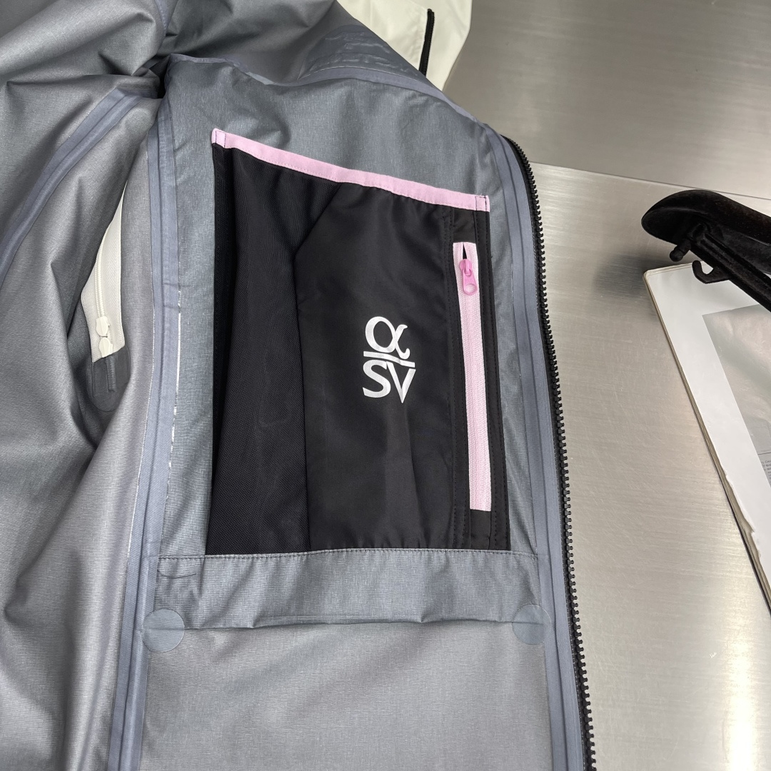 -🐦 鸟家 ALoro PianaHA SV JACKET 流木白/樱花粉拉链码数：S M L XL