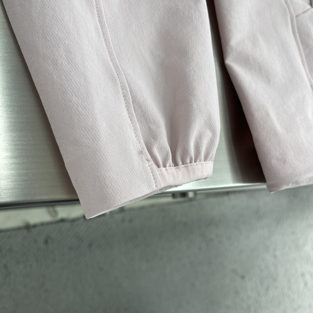 -🐦 鸟家 Gamma Hoody 女士软壳连帽冲锋衣通勤与户外的优雅平衡​​，一件被“问爆”的软壳神衣