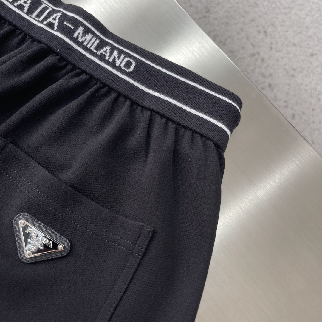 -PRAD 2026ss春夏时尚/休闲裤美学的焕新诠释,演绎浓郁的格调型时尚风范,细节感和设计感强悍.经