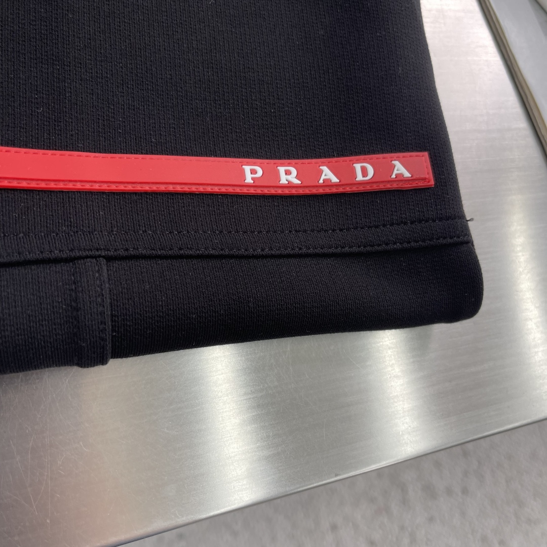 -PRAD 2026ss春夏时尚/休闲裤美学的焕新诠释,演绎浓郁的格调型时尚风范,细节感和设计感强悍.经