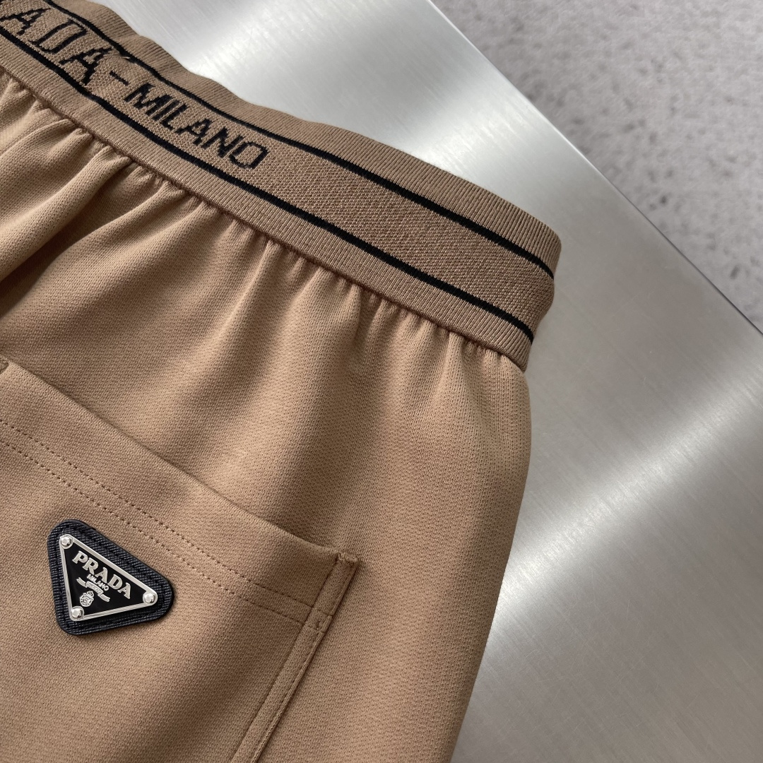 -PRAD 2026ss春夏时尚/休闲裤美学的焕新诠释,演绎浓郁的格调型时尚风范,细节感和设计感强悍.经