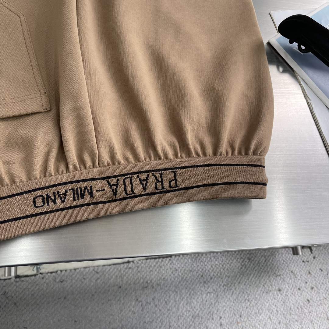 -PRAD 2026ss春夏时尚/休闲裤美学的焕新诠释,演绎浓郁的格调型时尚风范,细节感和设计感强悍.经