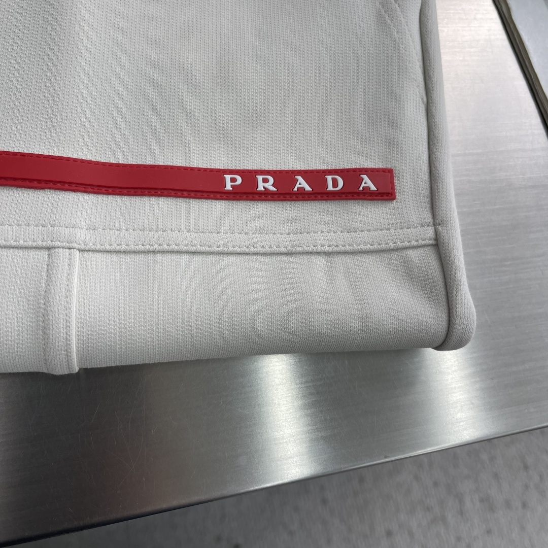 -PRAD 2026ss春夏时尚/休闲裤美学的焕新诠释,演绎浓郁的格调型时尚风范,细节感和设计感强悍.经