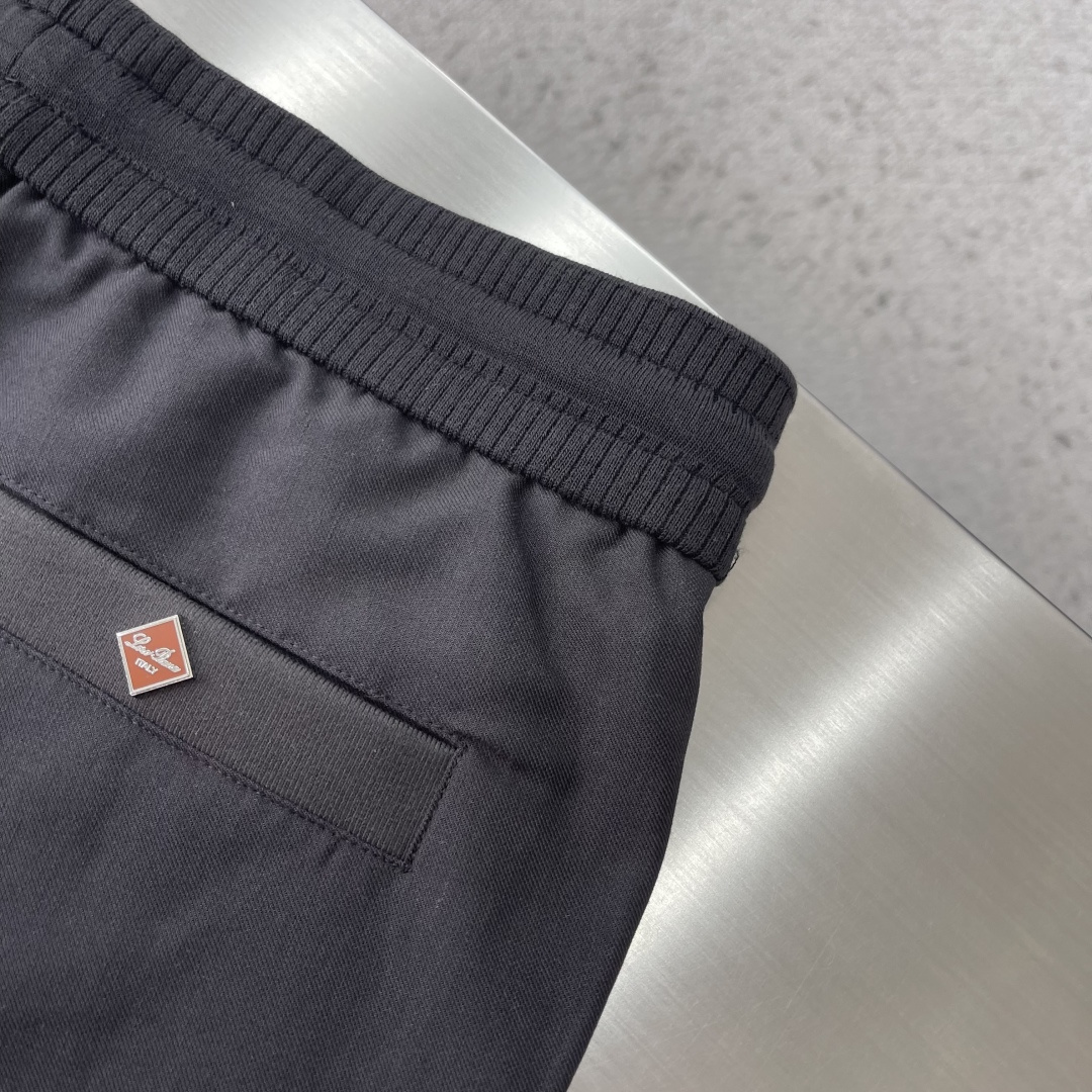 -Loro Piana 春夏季麻纹休闲裤长裤凝聚精裁工艺，以卓越非凡的版型和华贵创新的材质讲述传承与创新