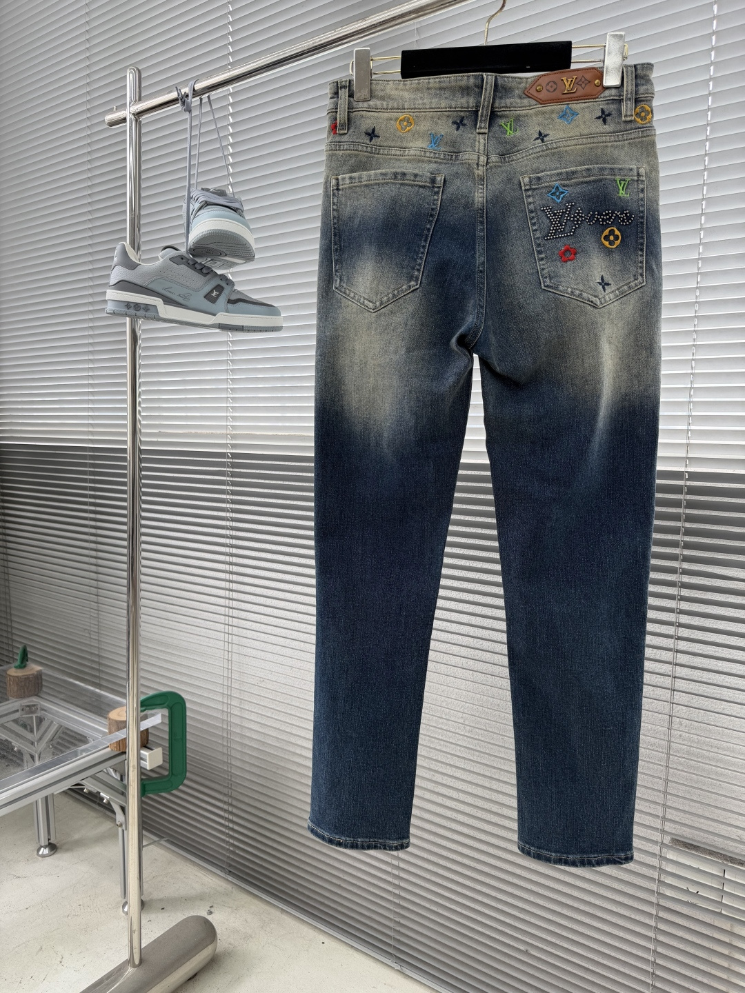 -驴牌     2026春夏新品 男士小直筒水洗牛仔裤，每季必出的类型，无需质疑的热卖王牌单品，符合四季最佳的搭配色号 