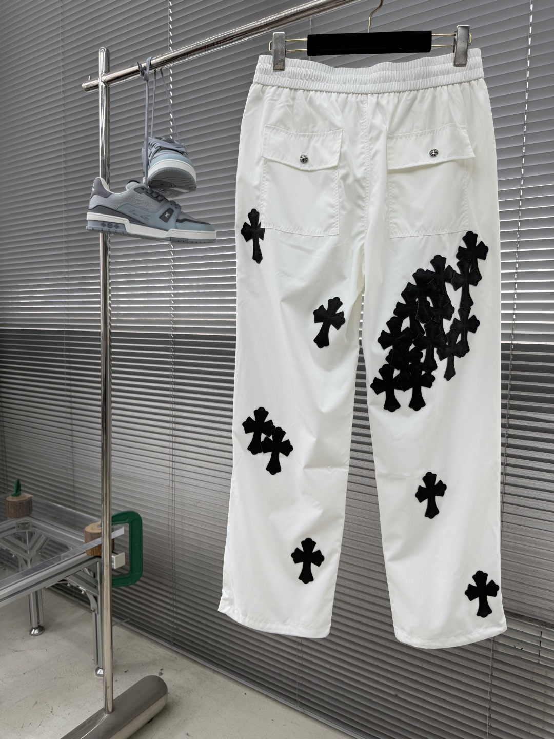 -CH 克罗心 2026ss春夏时尚/休闲裤美学的焕新诠释,演绎浓郁的格调型时尚风范,细节感和设计感强悍