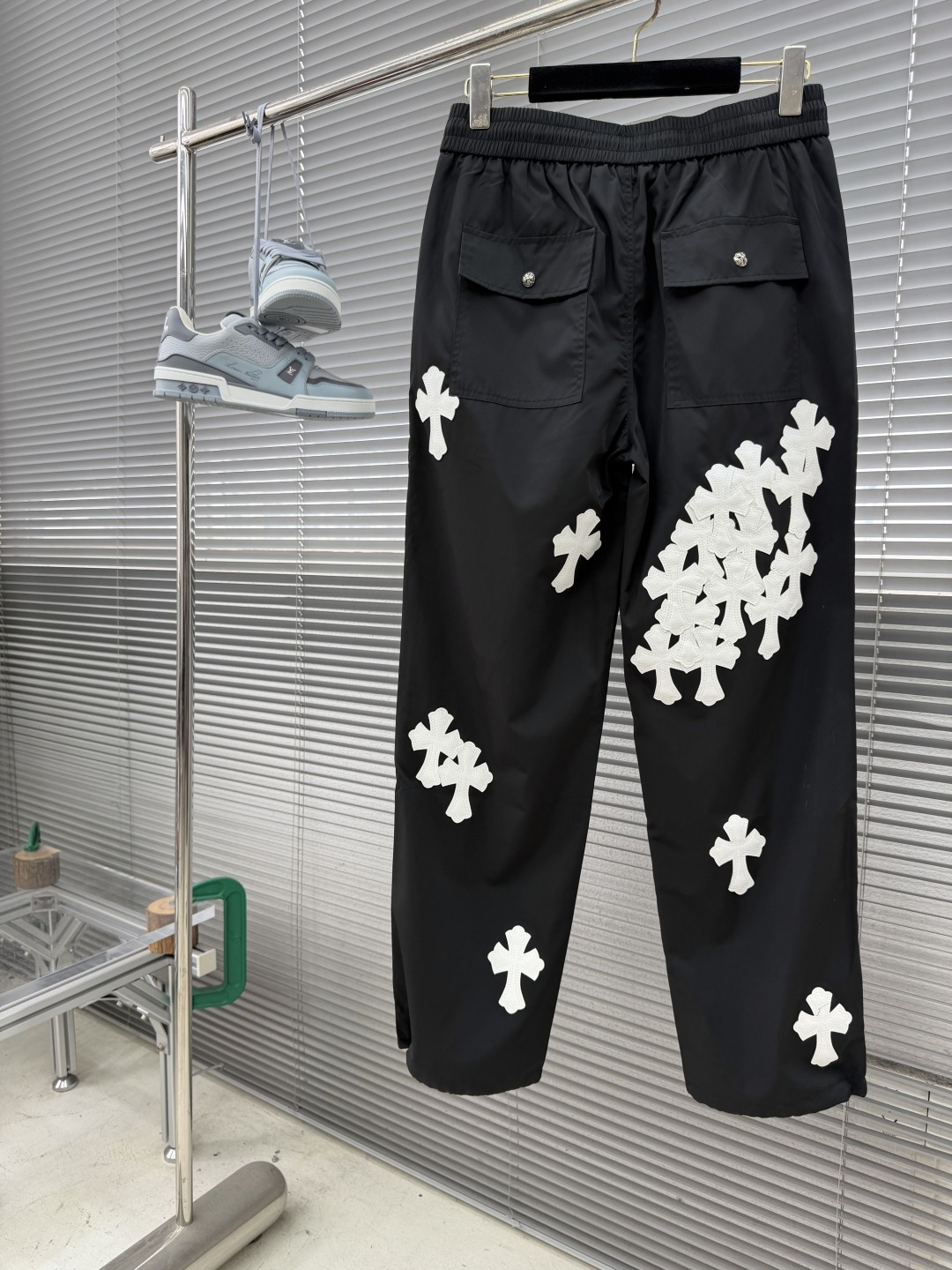 -CH 克罗心 2026ss春夏时尚/休闲裤美学的焕新诠释,演绎浓郁的格调型时尚风范,细节感和设计感强悍