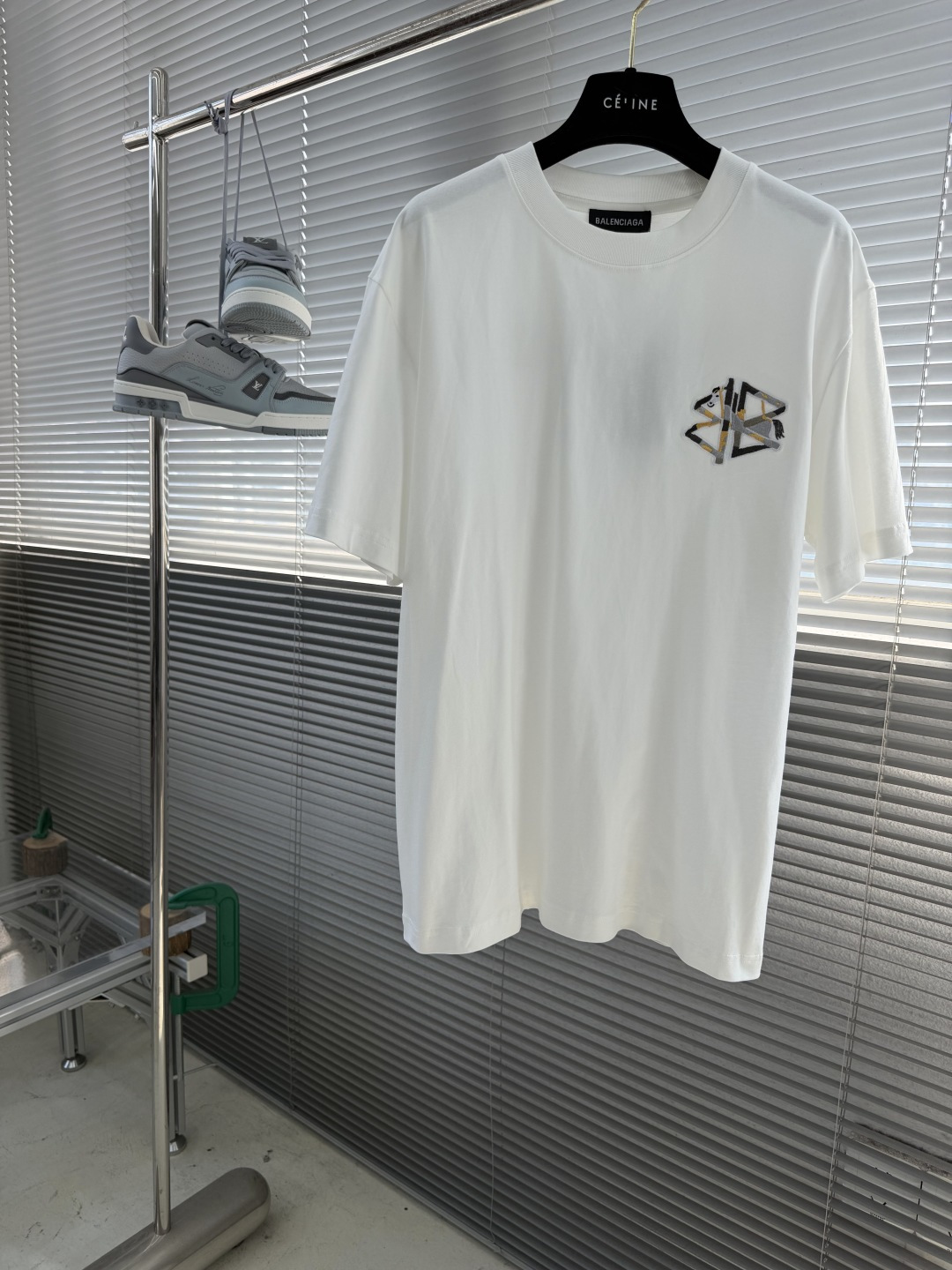 NO:917349,/1 piece 1/2 pieces (all sizes) -Balenciag 2026 spring and summer new style debut counter latest short-sleeved round neck T-shirt, high-end custom design, avant-garde and fashionable!  The brand logo is designed with heavy craftsmanship. High-end customized cotton fabric. Soft to the touch. Comfortable to wear. Exquisite stitching at the counter level. Fine workmanship. The upper body effect is incomparably handsome!  Size M-3XL,,balenciaga,T-shirt,tees,t-shirt,19860909/1件 1/2件（齐码） -Balenciag 2026春夏新款首发专柜最新款短袖圆领T恤 高端订制 设计前卫时尚！品牌logo重工艺设计 高端定制棉面料.手感柔软.穿着舒适.专柜级别精致车线.做工精细.上身效果无敌帅气！ 码数M-3XL,,balenciaga,T-shirt,tees，t-shirt,,Men's clothing