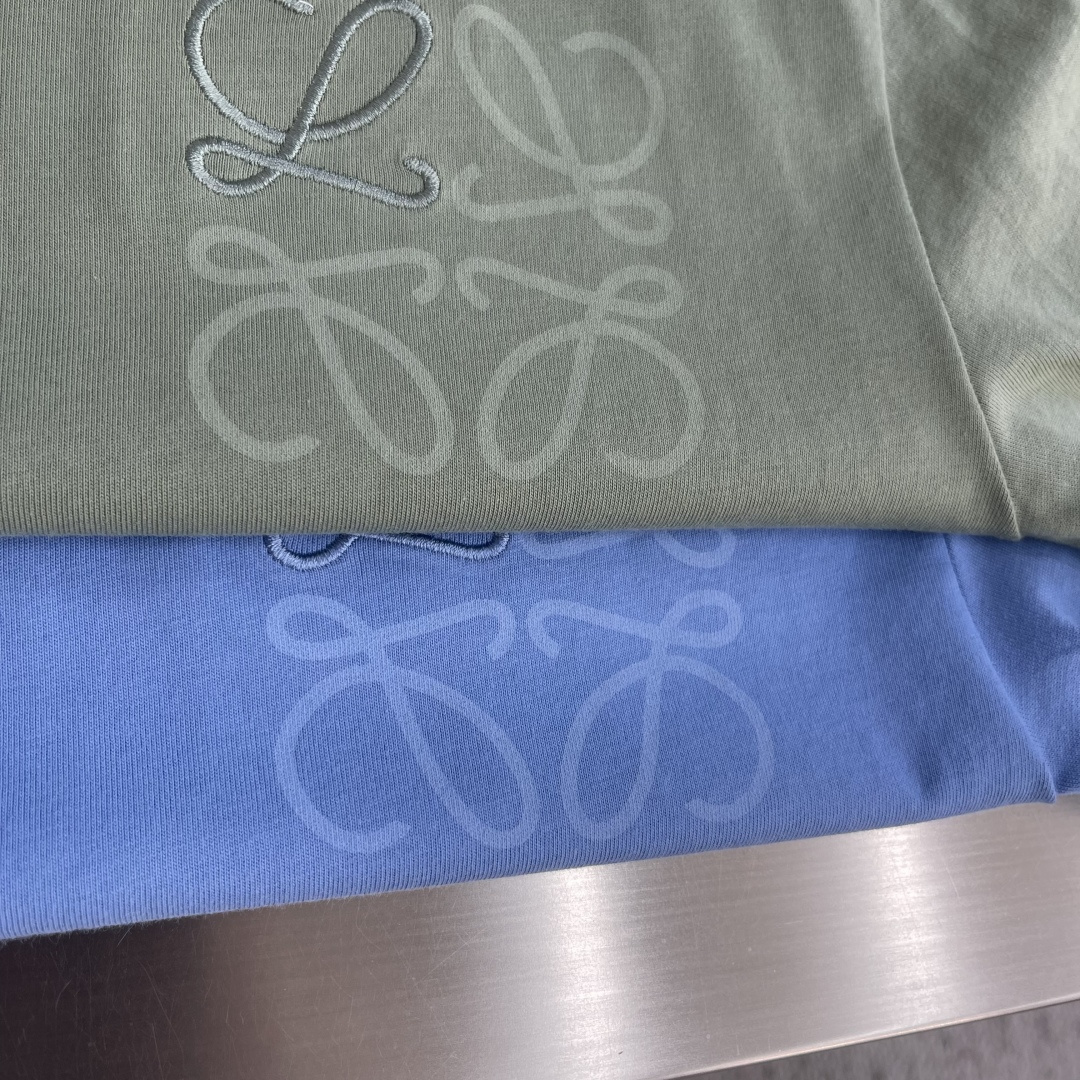 -LOEW Anagram刺绣T恤，100%纯棉材质，柔软亲肤，透气性超棒，春夏穿超舒服!胸前Anagr