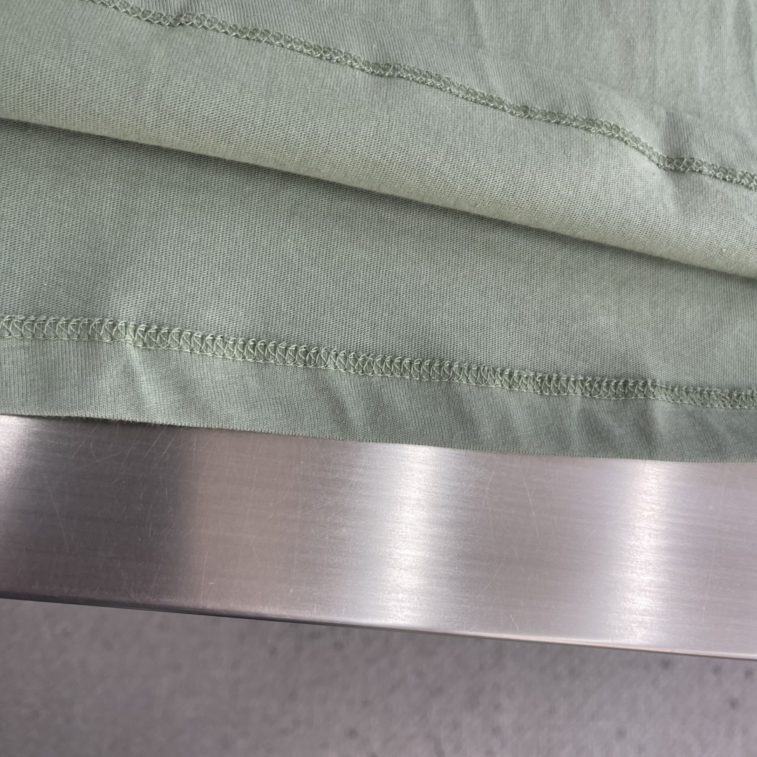 -LOEW Anagram刺绣T恤，100%纯棉材质，柔软亲肤，透气性超棒，春夏穿超舒服!胸前Anagr