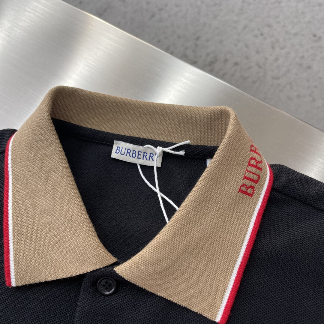 -BBR 微标Polo衫。这款选用轻盈棉质珠地网眼布打造，衣领处搭配品牌针织徽标。呈现修身版型。衣领和袖