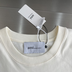 -Ami Paris 字母印花箱型短袖定制云感呼吸棉,透气抗皱,舒适贴肤,一抹奶霜白惊艳亮相,法式 -Ami Paris 字母印花箱型短袖定制云感呼吸棉,透气抗皱,舒适贴肤,一抹奶霜白惊艳亮相,法式