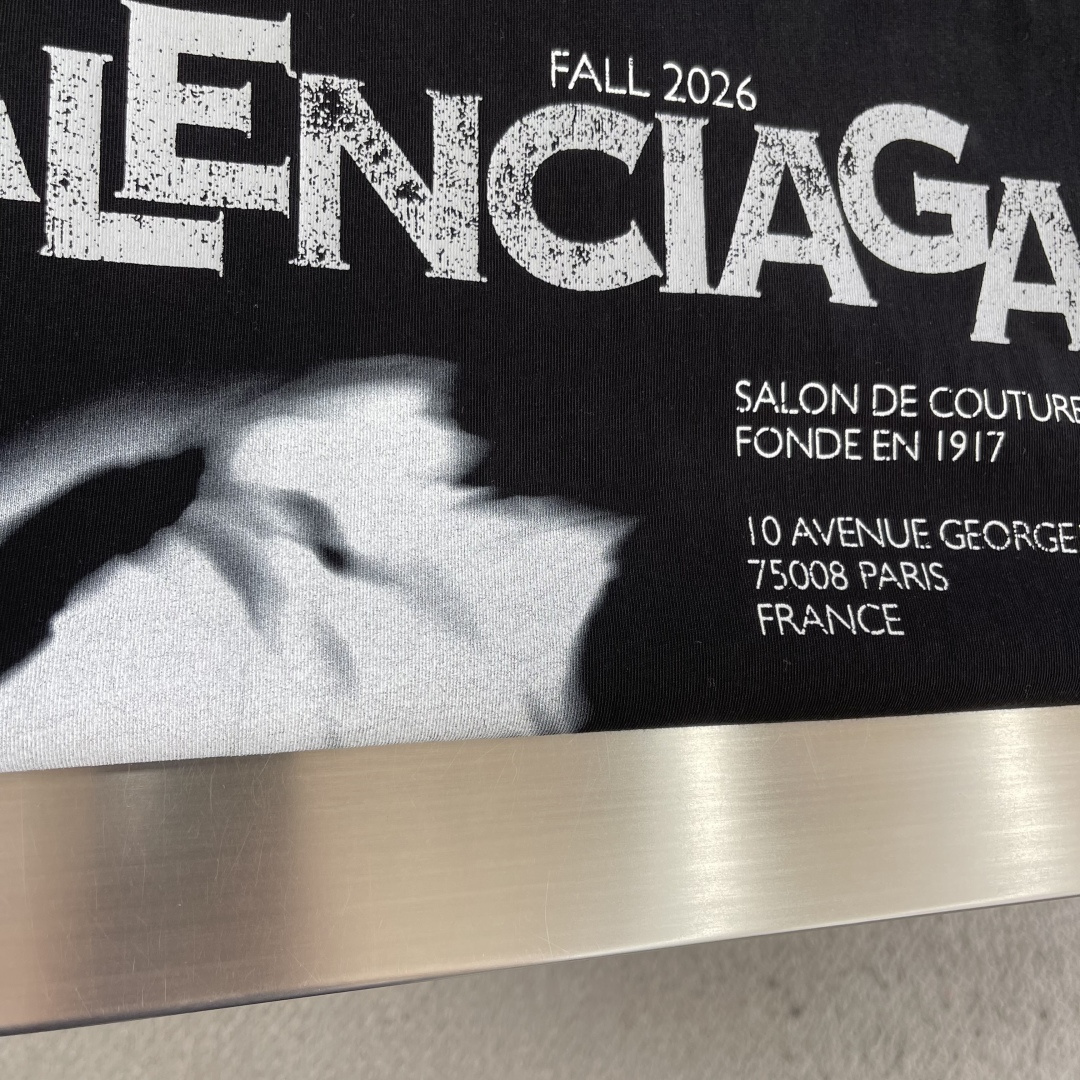 -Balenciag 26ss新款圆领正面饰以印花 T恤 大版型 男款 高版本码数：XS.S.M.L衣长