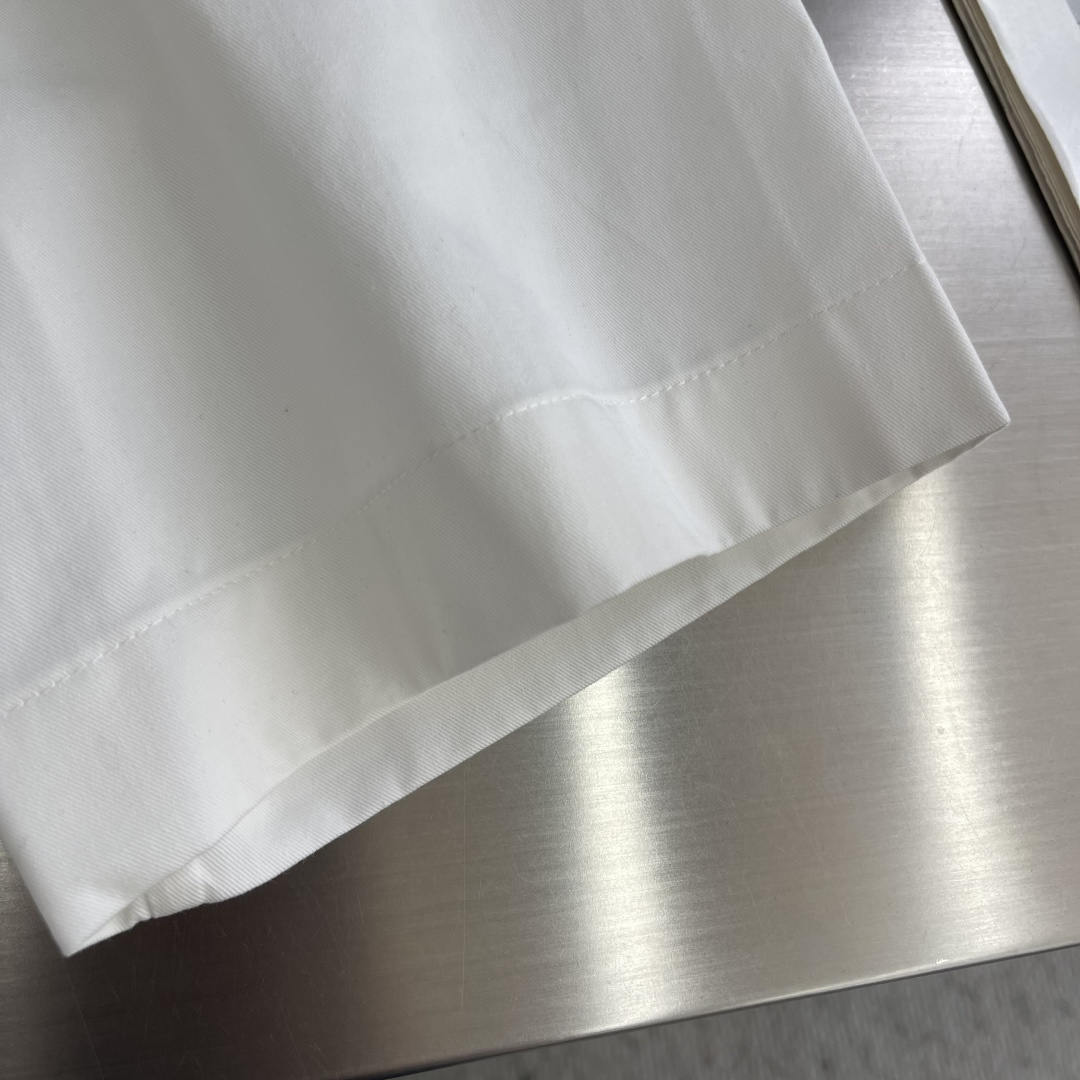 -驴牌 26ss新款短袖衬衫 本款棉质短袖衬衫拥有醒目撞色刺绣，致意 Pharrell Williams