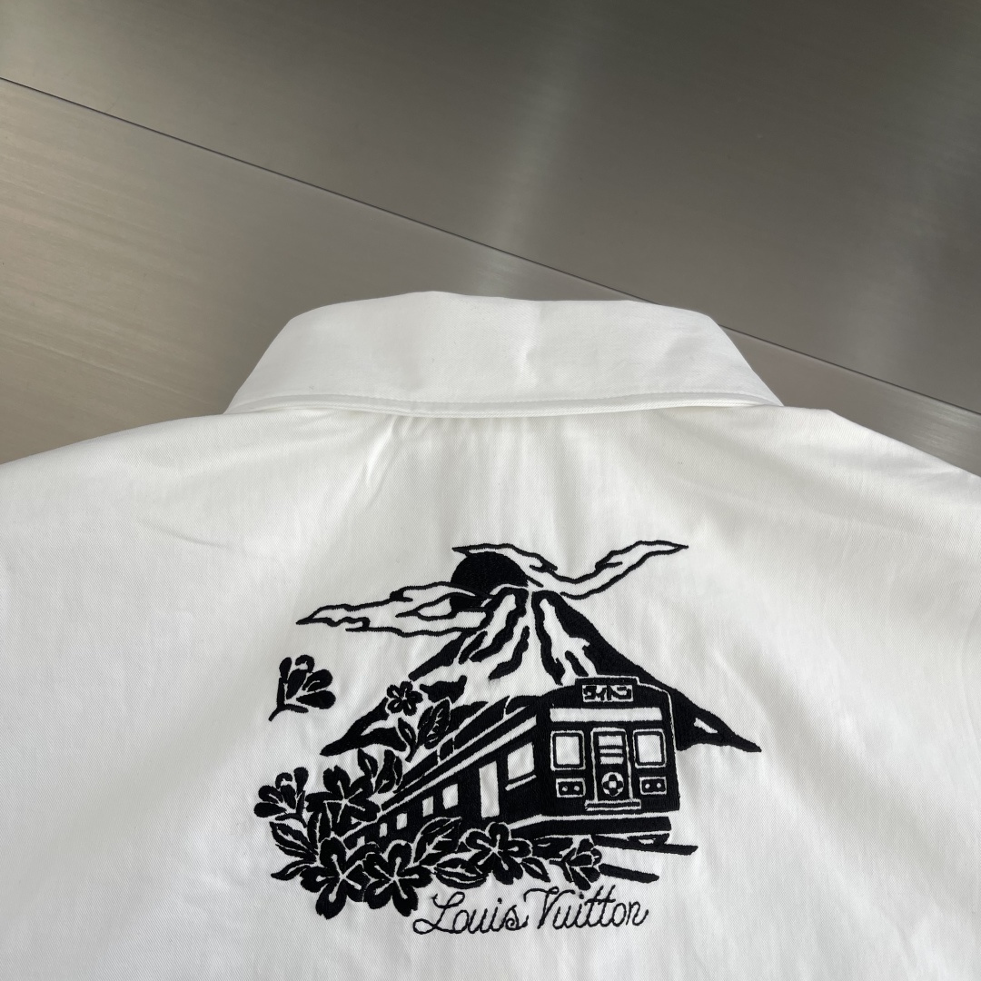 -驴牌 26ss新款短袖衬衫 本款棉质短袖衬衫拥有醒目撞色刺绣，致意 Pharrell Williams