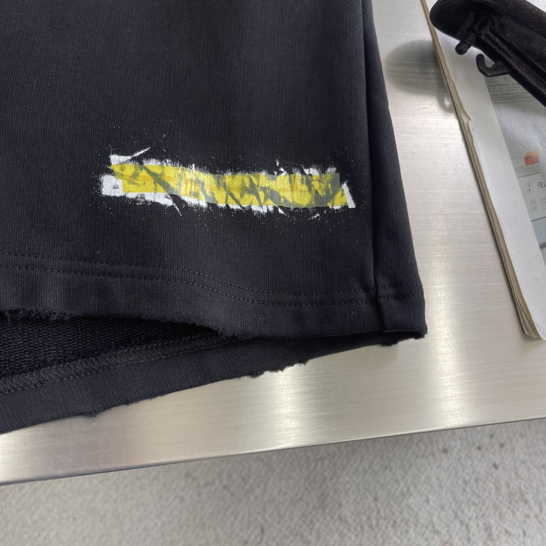 -Balenciag 26ss新款春夏系列短裤弹性腰头， 2个斜口袋，左腿饰以messy sPray艺术