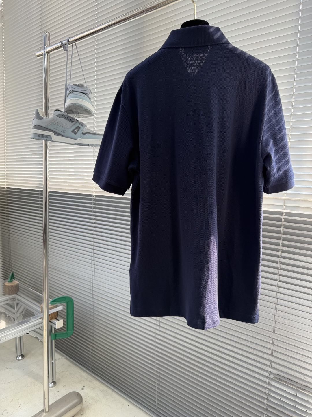 -GUCC 绣花锁扣logo Polo衫，经典翻领+三颗纽扣设计，胸前口袋配Logo刺绣，低调又有辨识度