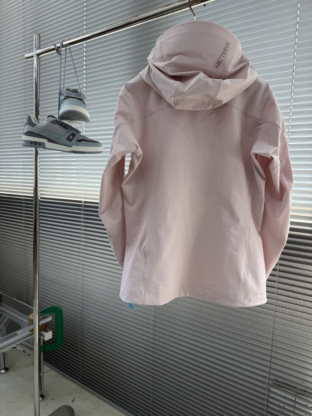 -🐦 鸟家 Gamma Hoody 女士软壳连帽冲锋衣通勤与户外的优雅平衡​​，一件被“问爆”的软壳神衣