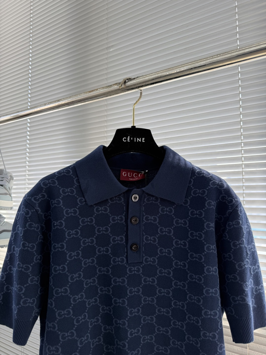 -GUCC 26ss新款该系列中，经典GG图案通过不同的纺织工艺呈现，打造丰富的视觉效果。这款Polo衫
