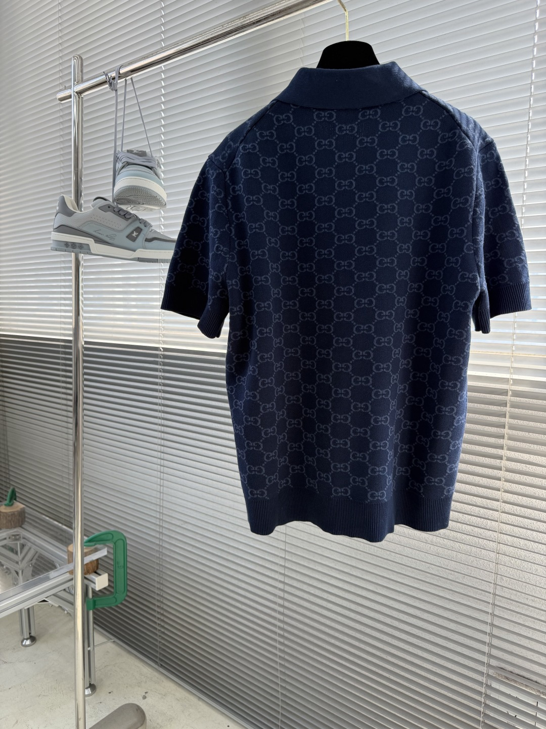 -GUCC 26ss新款该系列中，经典GG图案通过不同的纺织工艺呈现，打造丰富的视觉效果。这款Polo衫