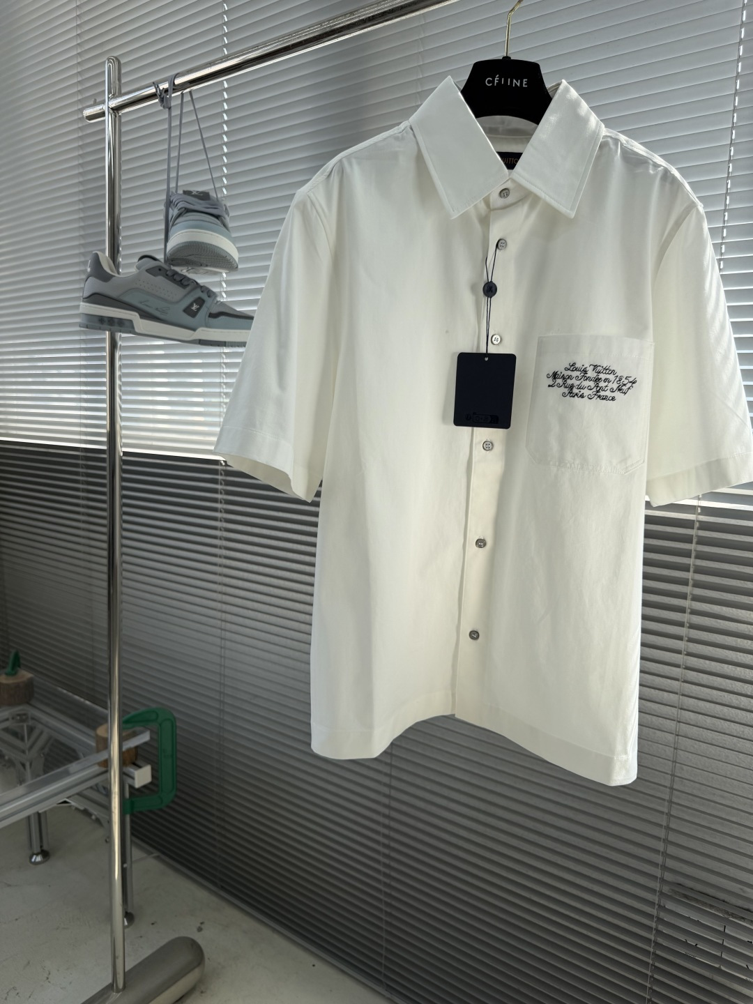 -驴牌 26ss新款短袖衬衫 本款棉质短袖衬衫拥有醒目撞色刺绣，致意 Pharrell Williams