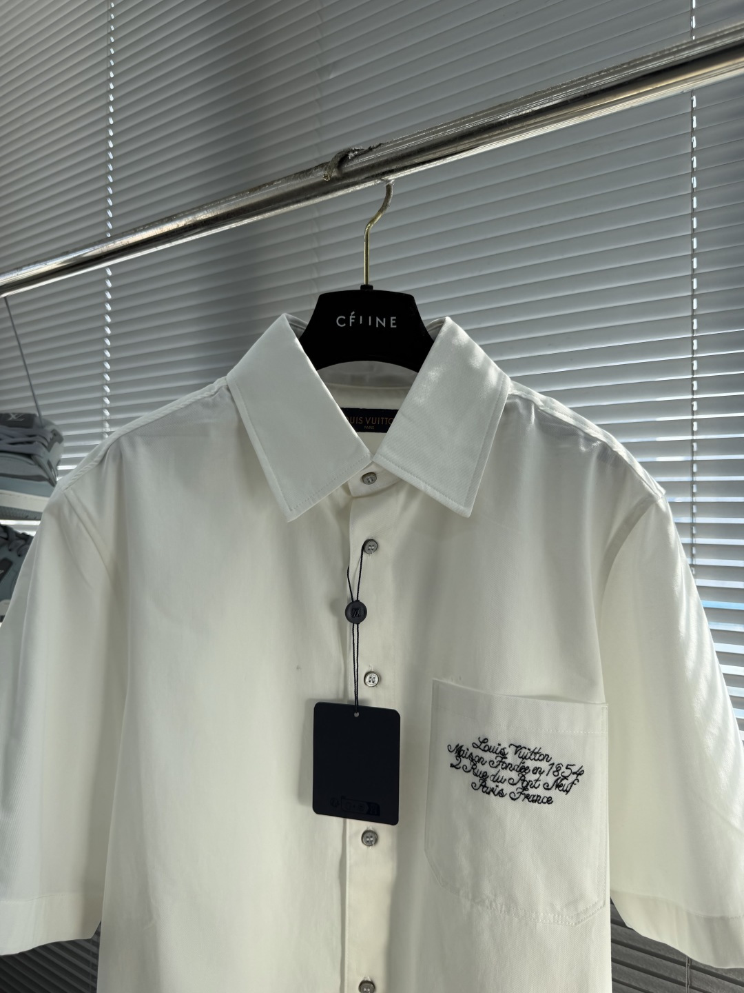 -驴牌 26ss新款短袖衬衫 本款棉质短袖衬衫拥有醒目撞色刺绣，致意 Pharrell Williams