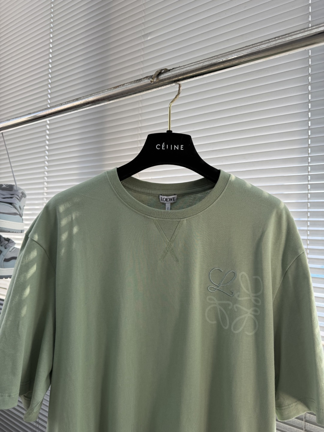 -LOEW Anagram刺绣T恤，100%纯棉材质，柔软亲肤，透气性超棒，春夏穿超舒服!胸前Anagr