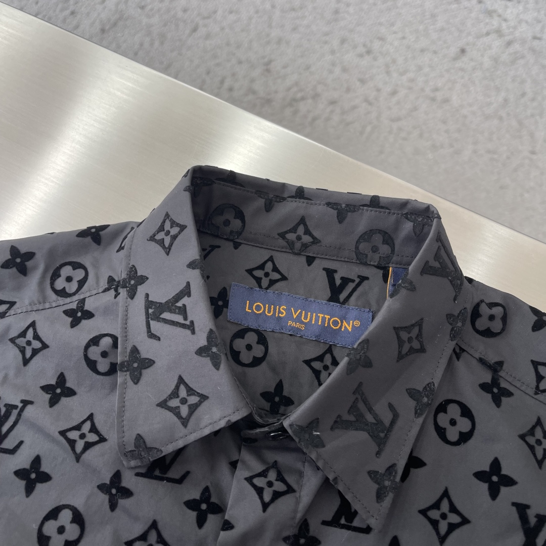 -驴牌 26ss新款植绒Logo印花字母纽扣长袖 衬衫 黑色 男女同款 高版本。码数：S.M.L.XL衣