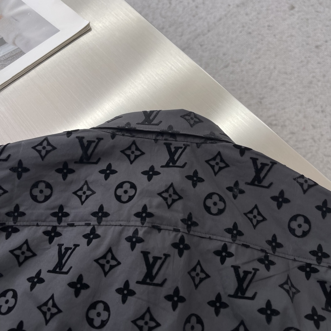 -驴牌 26ss新款植绒Logo印花字母纽扣长袖 衬衫 黑色 男女同款 高版本。码数：S.M.L.XL衣