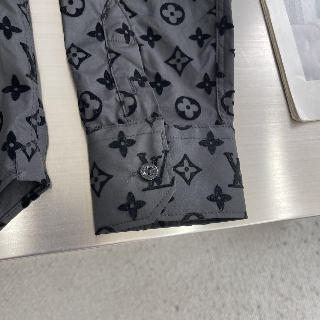 -驴牌 26ss新款植绒Logo印花字母纽扣长袖 衬衫 黑色 男女同款 高版本。码数：S.M.L.XL衣