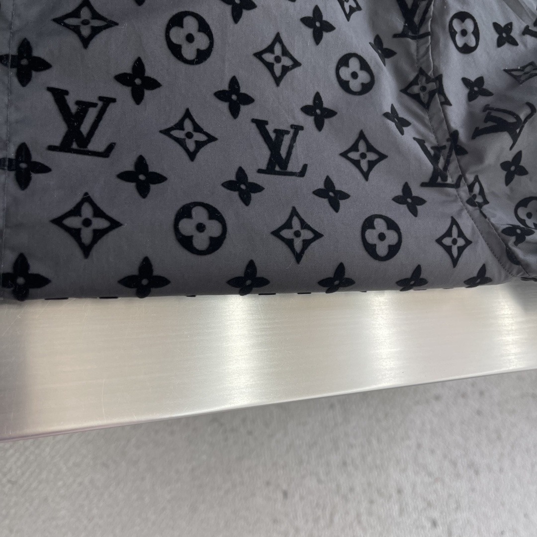 -驴牌 26ss新款植绒Logo印花字母纽扣长袖 衬衫 黑色 男女同款 高版本。码数：S.M.L.XL衣